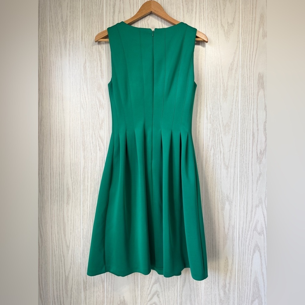 CALVIN KLEIN Green Pleated Scuba Fit & Flare Dress - 4 LNC - Picture 3 of 4